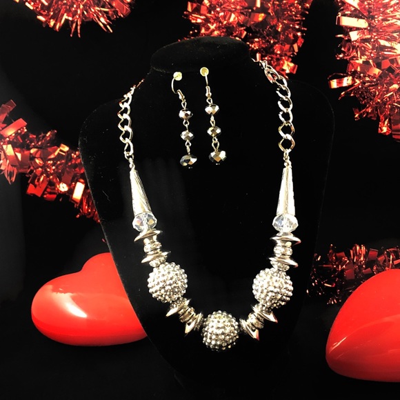 Silvery Necklace and Earring Set - Picture 1 of 1